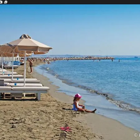 Panikos Beach Apartment I Larnaca Exterior photo
